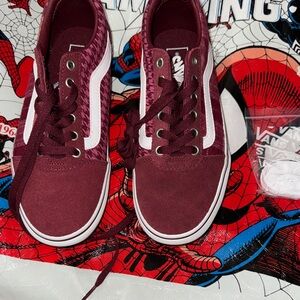 Vans Old Skool Women's Sneakers in Burgundy